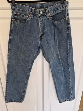 Men's Straight Fit Levis 505. 34w, 29 Inseam. 39" overall Length. 10" Rise